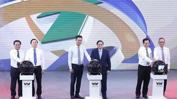 Prime Minister Pham Minh Chinh attends launch of VTV Can Tho channel