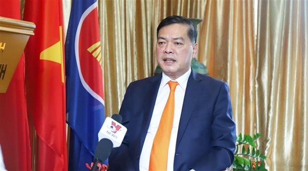 Vietnamese Ambassador to Singapore Mai Phuoc Dung grants an interview to the Vietnam News Agency (Source: VNA)