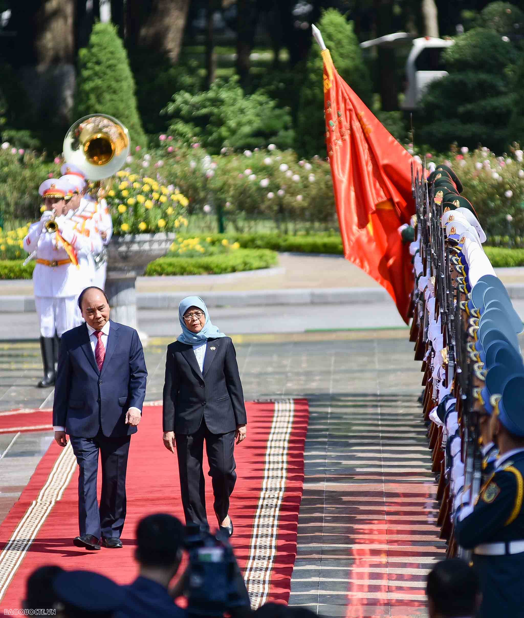Official welcome ceremony held for Singaporean President Halimah Yacob