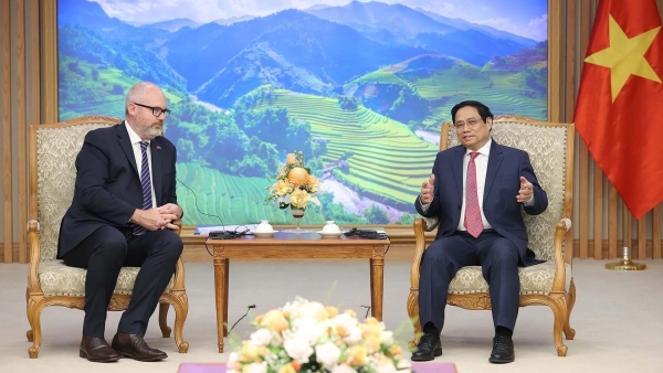 Prime Minister Pham Minh Chinh receives Australian Senator