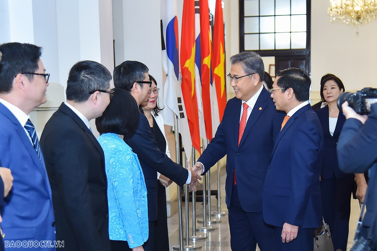 FM Bui Thanh Son welcomed and held talks with Korean FM Park Jin