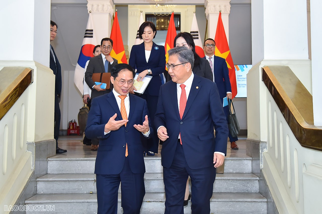 Foreign Ministers held talks, agreed to further developing Vietnam-RoK cooperation