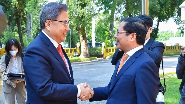 FM Bui Thanh Son welcomed and held talks with Korean FM Park Jin