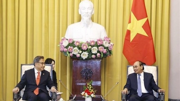 President Nguyen Xuan Phuc received Korean FM, calling for more ODA from RoK