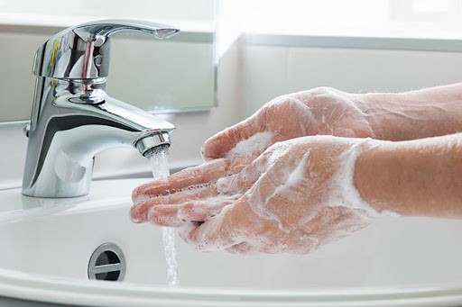 vệ sinh tay là biện pháp quan trọng làm giảm nguy cơ lây nhiễm COVID-19, bệnh đậu mùa khỉ. (Nguồn: SK&ĐS)