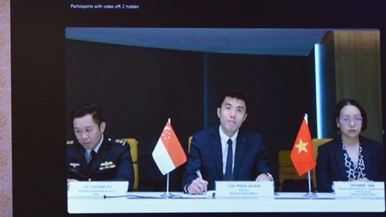 Vietnam, Singapore beef up defence cooperation