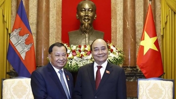 President Nguyen Xuan Phuc receives Cambodian Senate leader Samdech Say Chhum