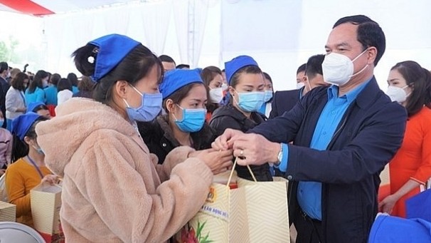 Labour confederation to spend 500 billion VND to help labourers celebrate Tet