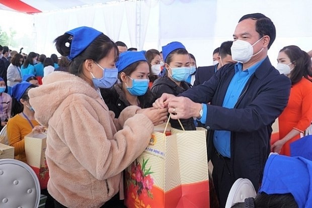 Labour confederation to spend 500 billion VND to help labourers celebrate Tet
