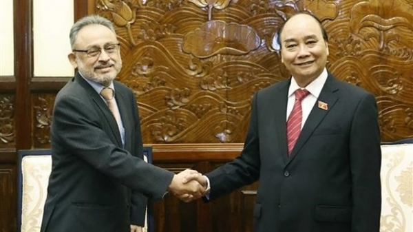 President hosts new Ambassadors of El Salvador, India, RoK