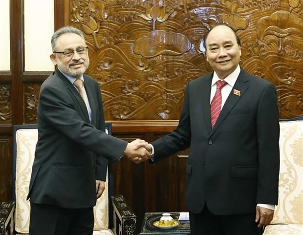 President hosts new ambassadors of El Salvador, India, RoK