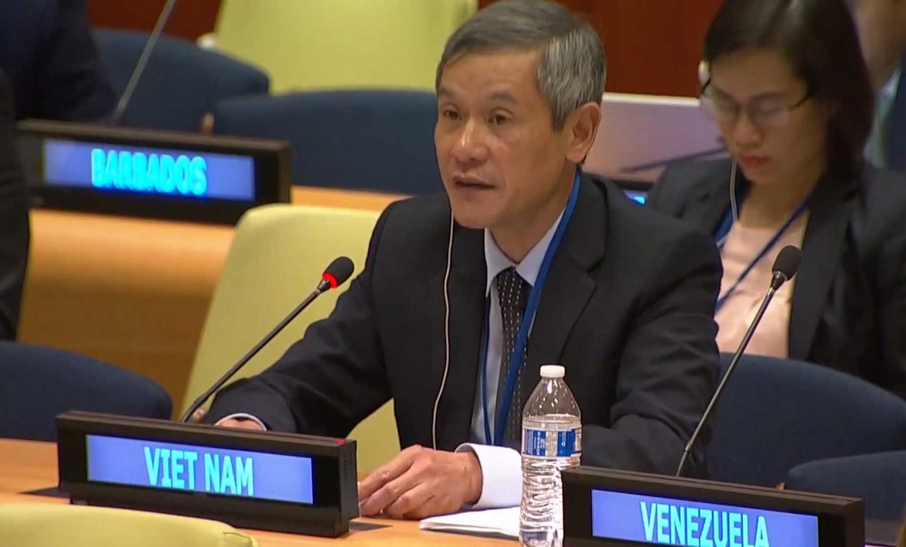 Vietnam promotes principles of int'l law & obligation to protect environment in relation to armed conflicts