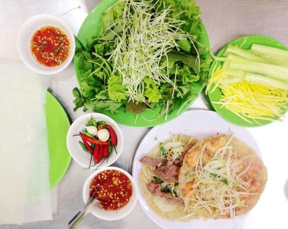 Banh Xeo - the Vietnamese delectable crispy cake for food lovers