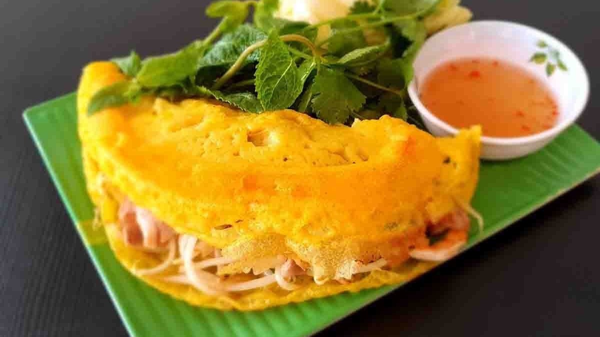 Banh Xeo - the Vietnamese delectable crispy cake for food lovers
