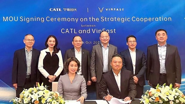 CATL, VinFast signed MOU on strategic cooperation to promote global e-mobility