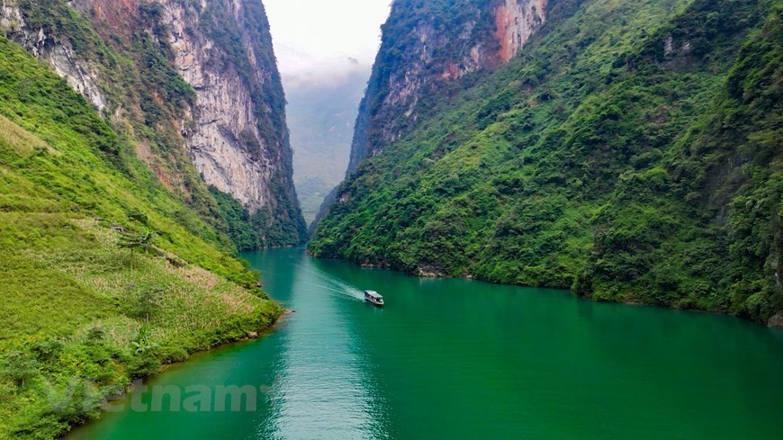 Silk-like Nho Que river in deepest canyon in Southeast Asia
