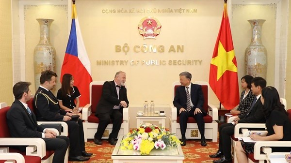 Vietnam, Czech Republic to boost cooperation in fight against crimes