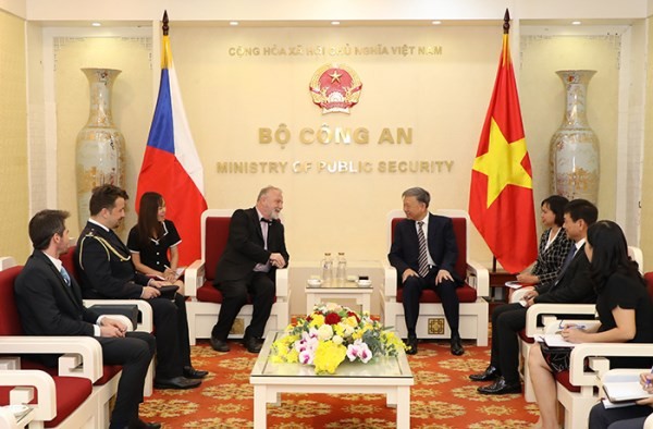 Vietnam, Czech Republic beef up cooperation in fight against crimes