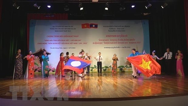 Cultural performance in Vientiane to mark Vietnam-Laos Solidarity and Friendship Year. (Photo: VNA)