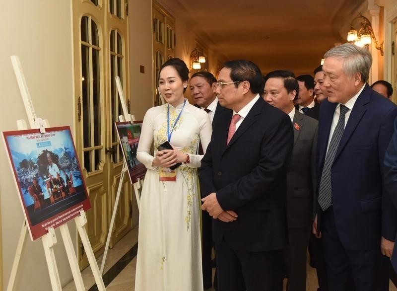 Prime Minister highlights importance of law observance at meeting on Vietnam's Law Day