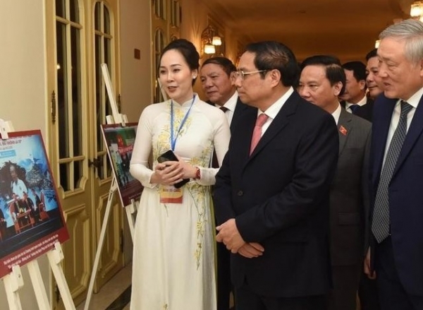 Prime Minister highlights importance of law observance at meeting on Vietnam's Law Day