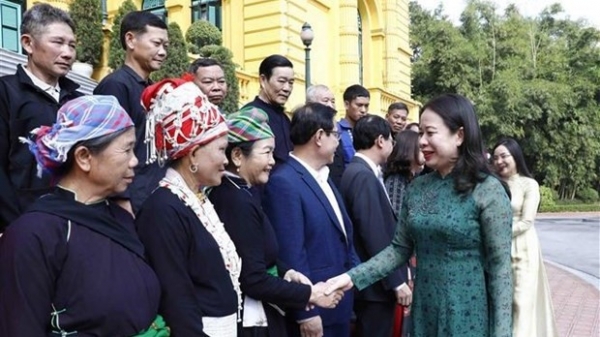 Vice President Vo Thi Anh Xuan meets ethnic minority people in Lao Cai