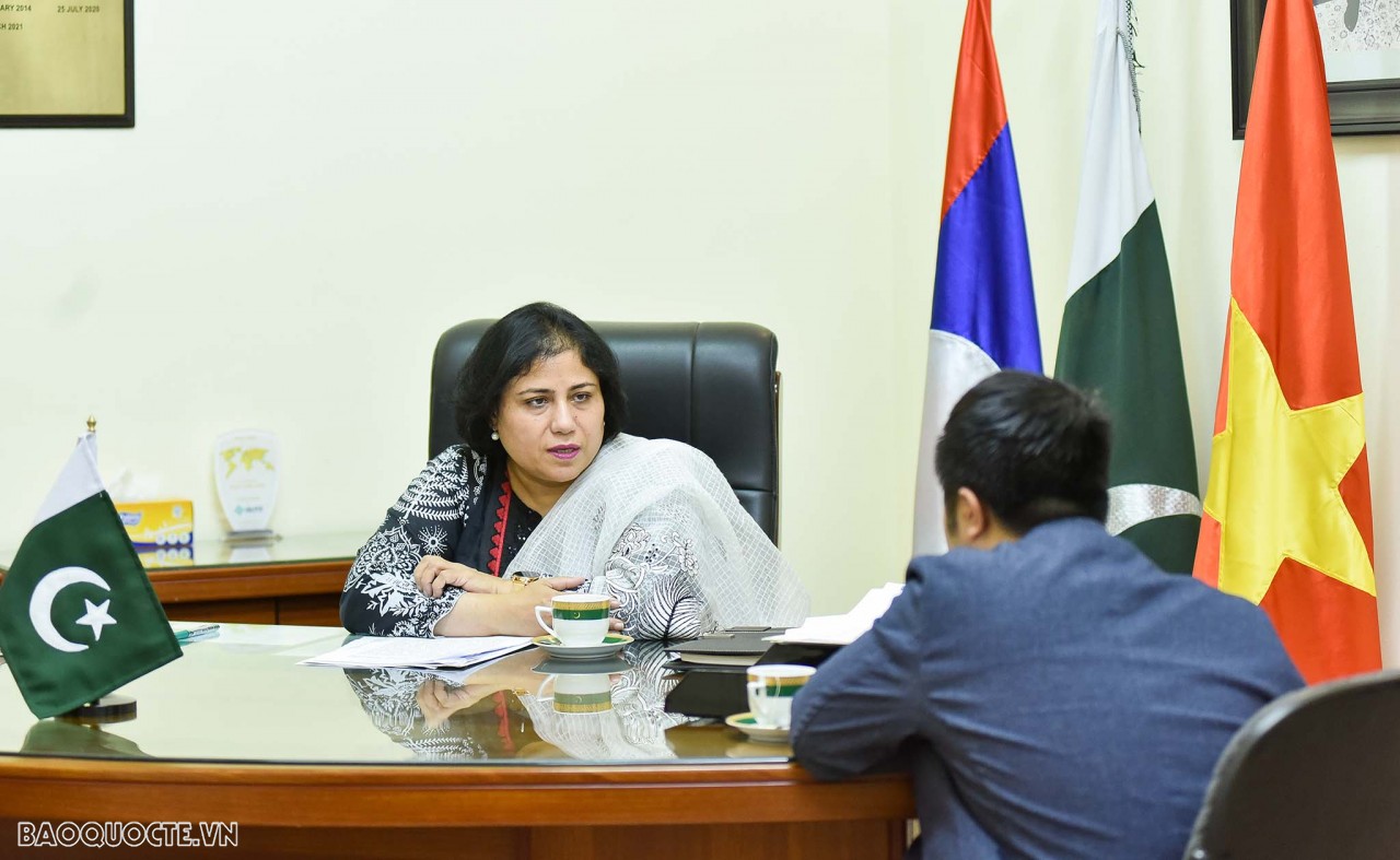 (11.07) Đại sứ Pakistan tại Việt Nam Samina Mehtab tại buổi trao đổi. (Ảnh: Nguyễn Hồng)