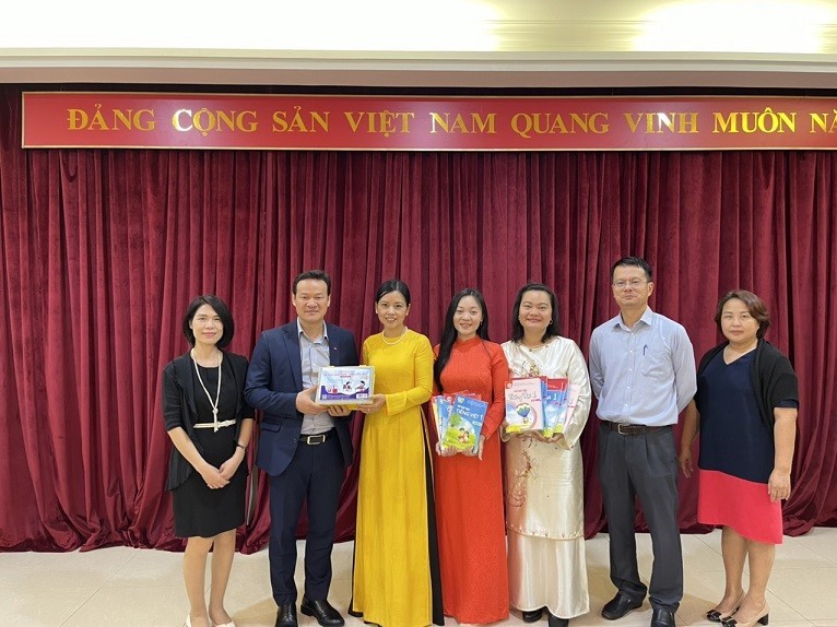 State Committee for Overseas Vietnamese Affairs delegation meets with OVs in Malaysia