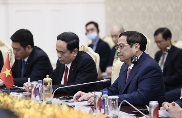 Prime Ministers hold talks, affirming resolve to further enhance Vietnam - Cambodia ties