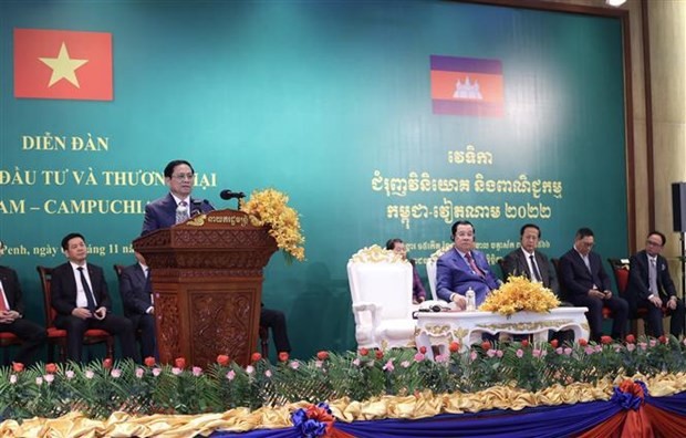 Vietnamese, Cambodian PMs attend trade and investment promotion forum Vietnamese, Cambodian PMs attend trade and investment promotion forum