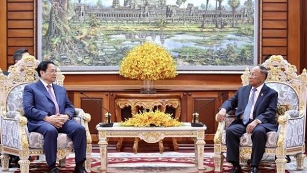 PM Pham Minh Chinh meets Cambodian NA President Samdech Heng Samrin