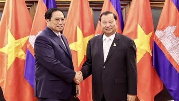 PM Pham Minh Chinh meets Cambodian Senate President Samdech Say Chhum