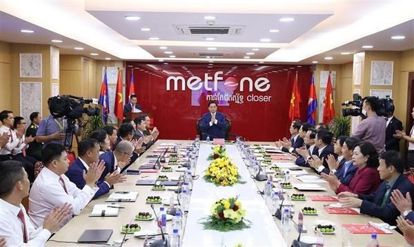 Prime Minister visits establishments symbolising Vietnam-Cambodia cooperation