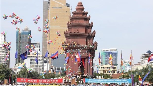 Party, State leaders send congratulations to Cambodia on Independence Day