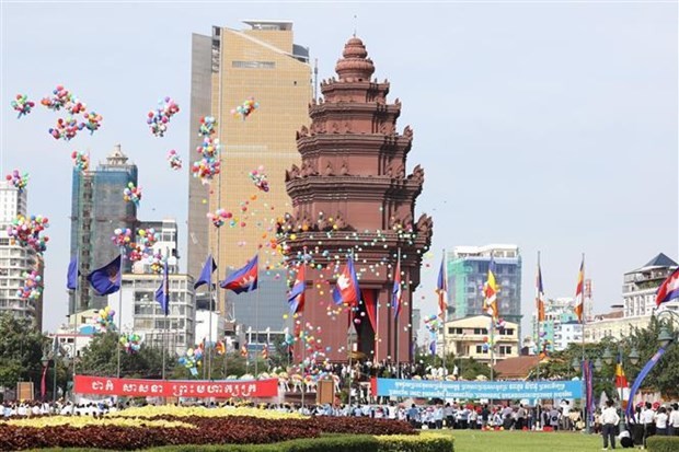 Party, State leaders send congratulations to Cambodia on Independence Day