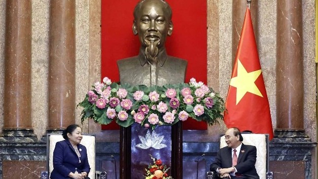 President Nguyen Xuan Phuc hosts Lao Party official in Party building