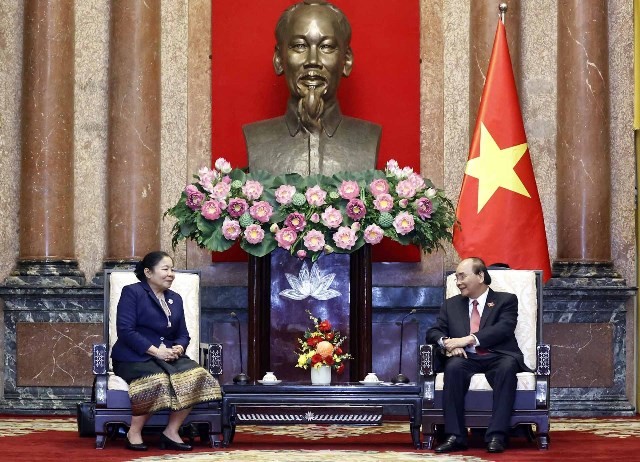 President Nguyen Xuan Phuc hosts Lao Party official