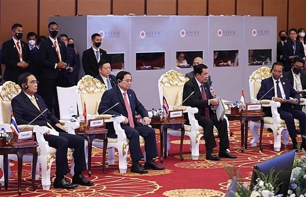 PM joins first activities of ASEAN Summits