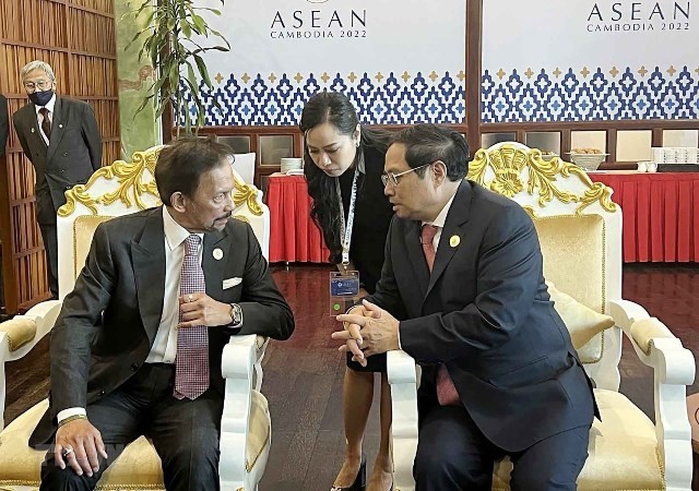 Prime Minister meets with Brunei Sultan Haji Hassanal Bolkiah on sidelines of ASEAN Summits