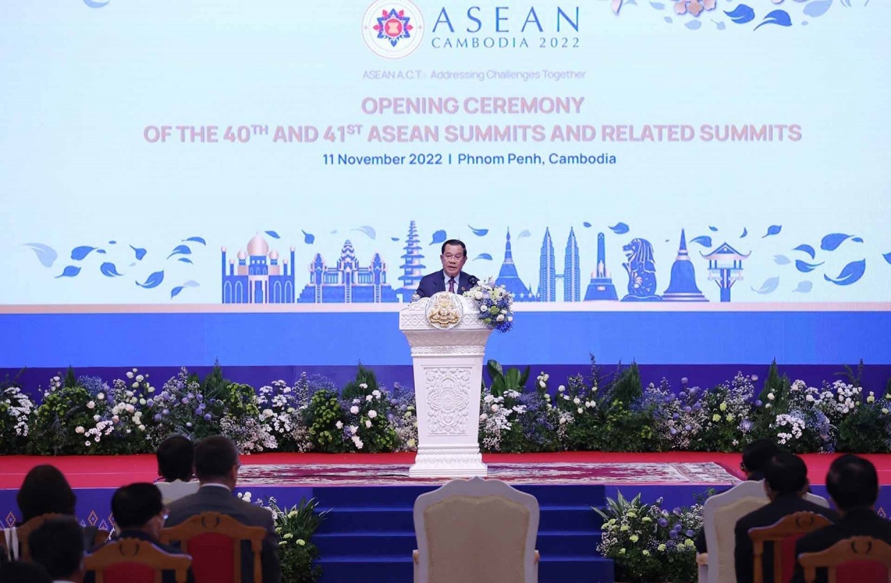 40th, 41st ASEAN Summits officially kicked off in Phnom Penh