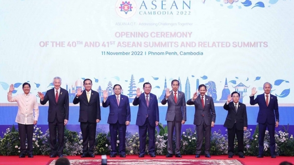 40th, 41st ASEAN Summits officially opened in Phnom Penh