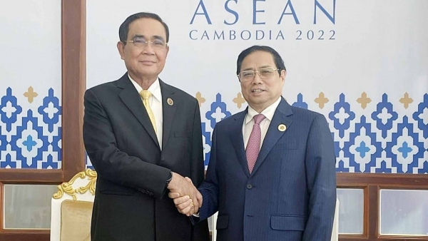 Prime Minister meets with Thai Prime Minister Prayut Chan-o-cha in Phnom Penh