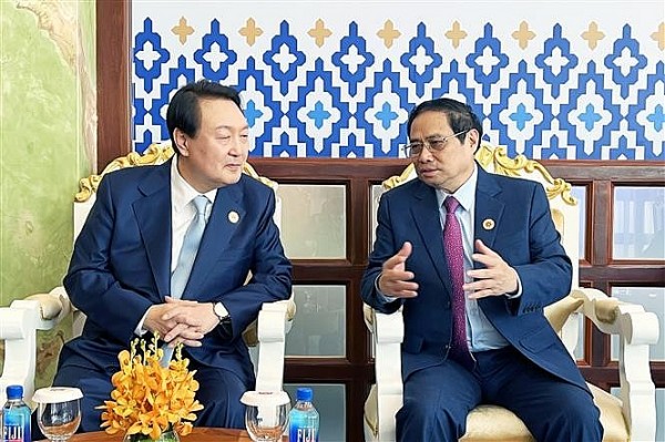 PM Pham Minh Chinh meets RoK President in Phnom Penh