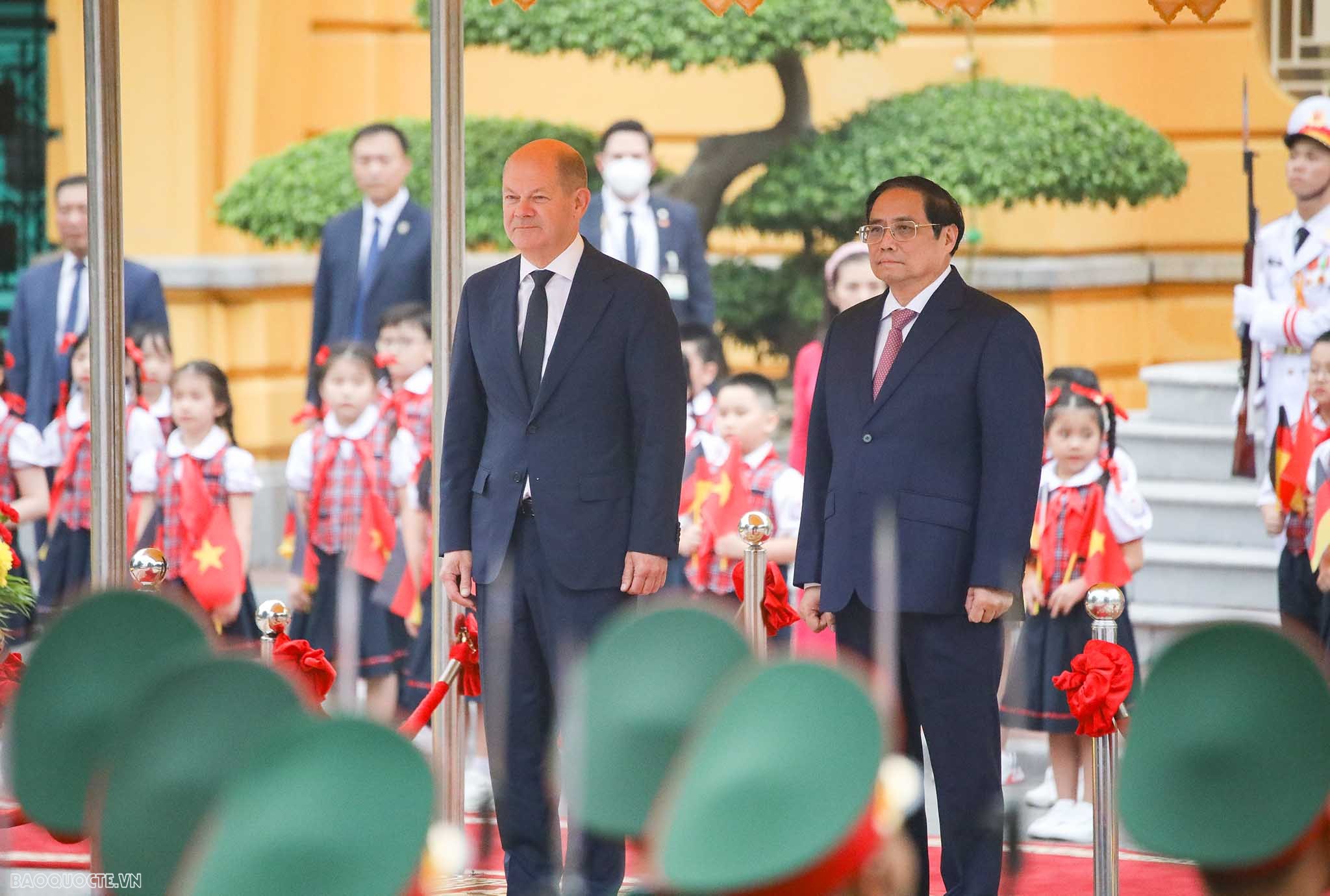 Đây là chuyến thăm Việt Nam đầu tiên của ông Olaf Scholz đến Việt Nam trên cương vị là Thủ tướng Đức. Việt Nam là một trong các điểm đến trong chuỗi công du khu vực Đông Á của Thủ tướng Scholz.