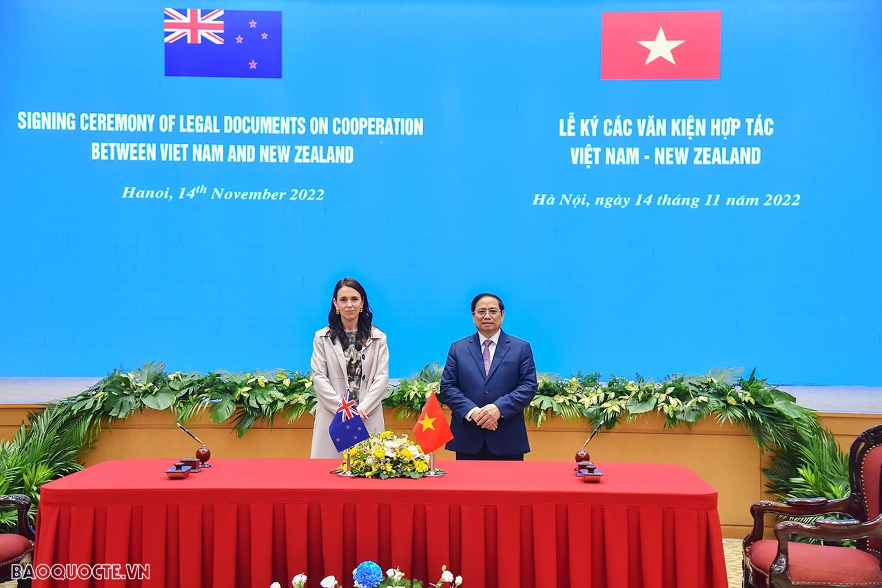 Vietnamese, New Zealand Prime Ministers witness signing of deals following talks Vietnamese, New Zealand Prime Ministers witness signing of deals following talks