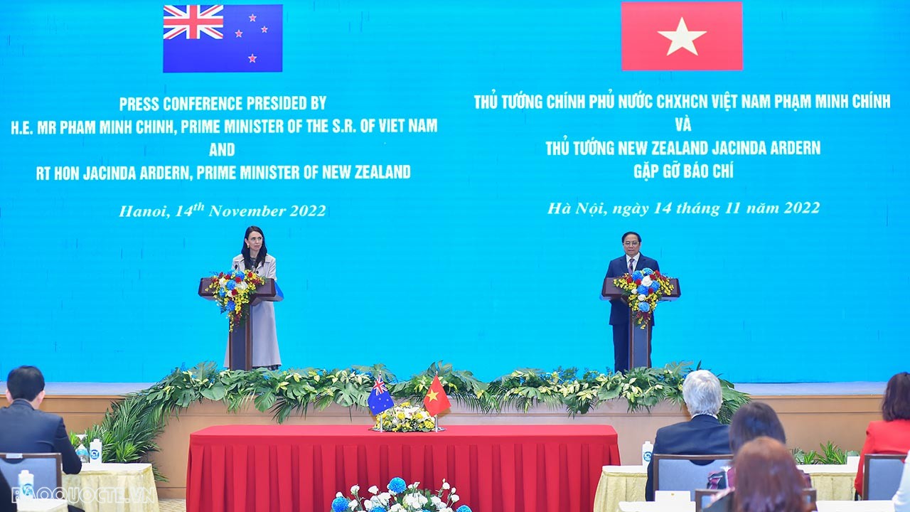 Vietnamese, New Zealand Prime Ministers witness signing of deals following talks Vietnamese, New Zealand Prime Ministers witness signing of deals following talks