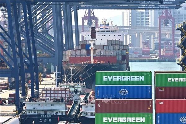 Containers at Hong Kong Port. (Photo: AFP/VNA)