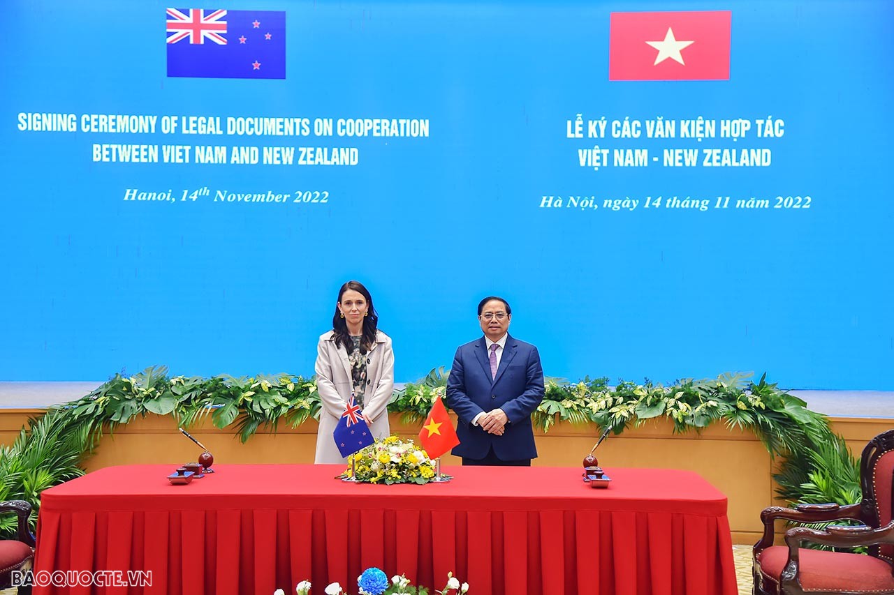 Vietnamese, New Zealand Prime Ministers witness signing of deals following talks