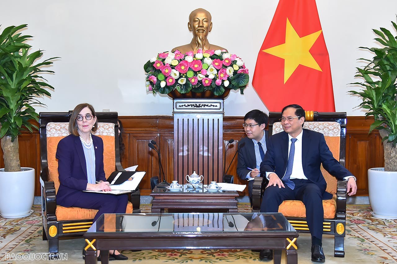 Ngày 14/11, tại trụ sở Bộ, Bộ trưởng Ngoại giao Bùi Thanh Sơn đã tiếp bà Katherine Brown, Thống đốc bang Oregon, Hoa Kỳ nhân chuyến thăm và làm việc tại Việt Nam. (Ảnh: Tuấn Anh)