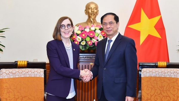 Foreign Minister receives Governor of Oregon State Katherine Brown